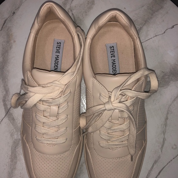NWOT! Steve Madden ‘Doyen’ Sneakers - Picture 2 of 9